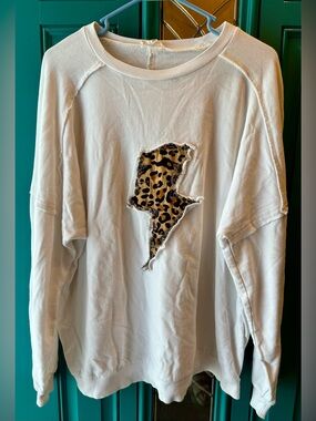 Easel Leopard Patch Lightning Bolt Oversized White Distressed Sweatshirt M
